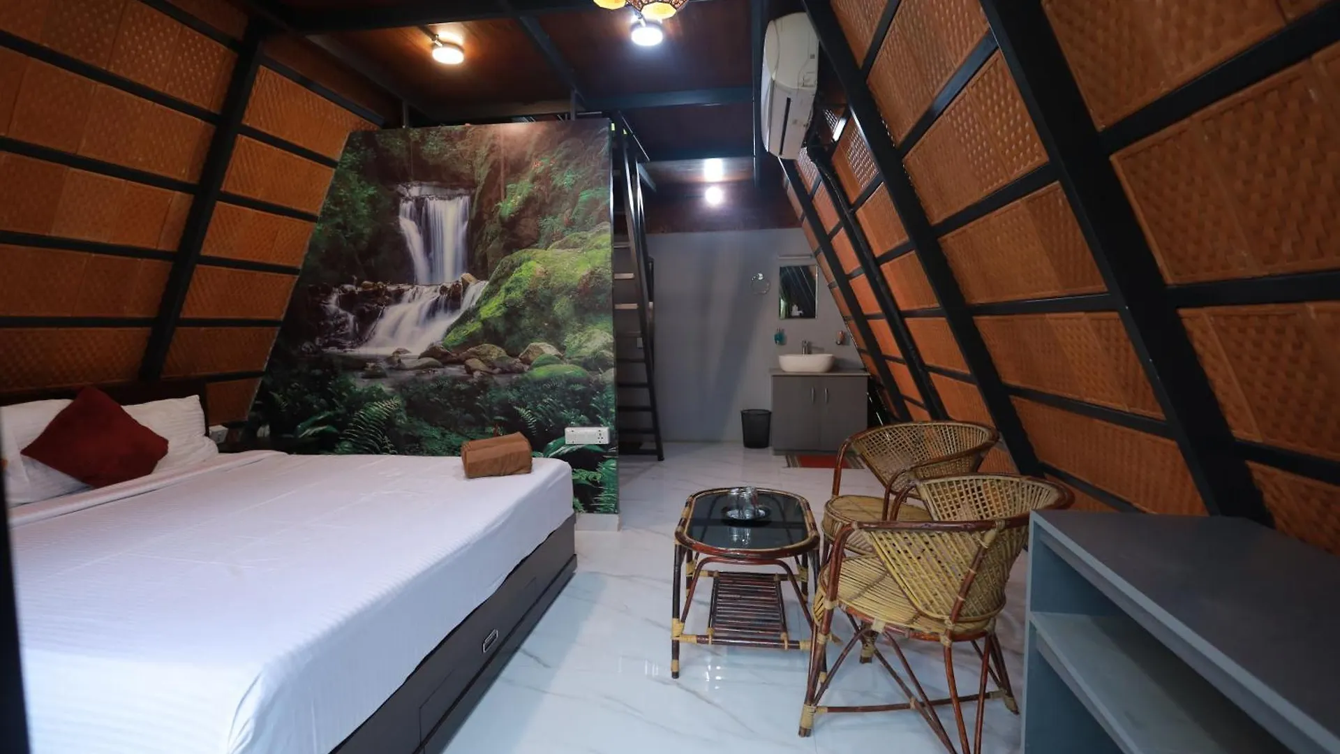 Holistic Stay Eco-Resort & Ayurvedic Retreat Paithalmala India