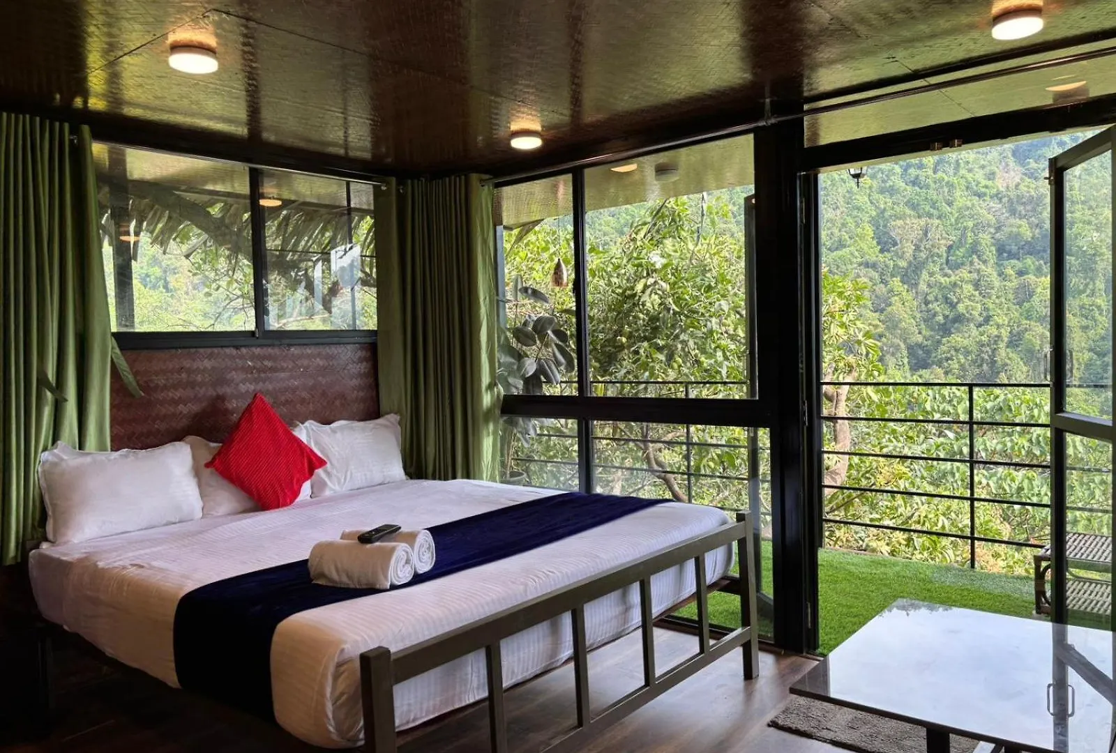 Hotel Holistic Stay Eco-Resort & Ayurvedic Retreat Paithalmala India